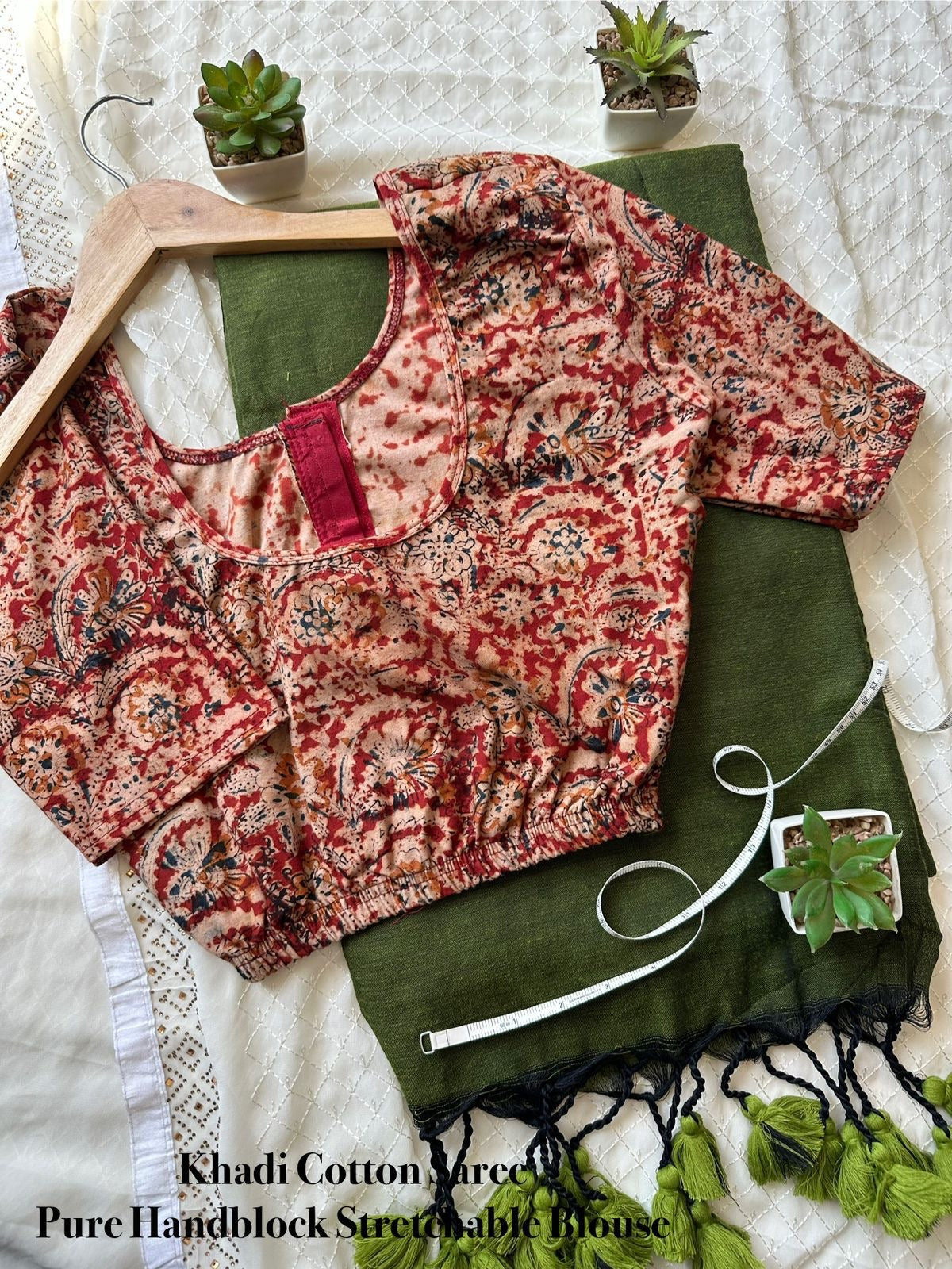 SUCHI - STRECHABLE HANDBLOCK BLOUSE.