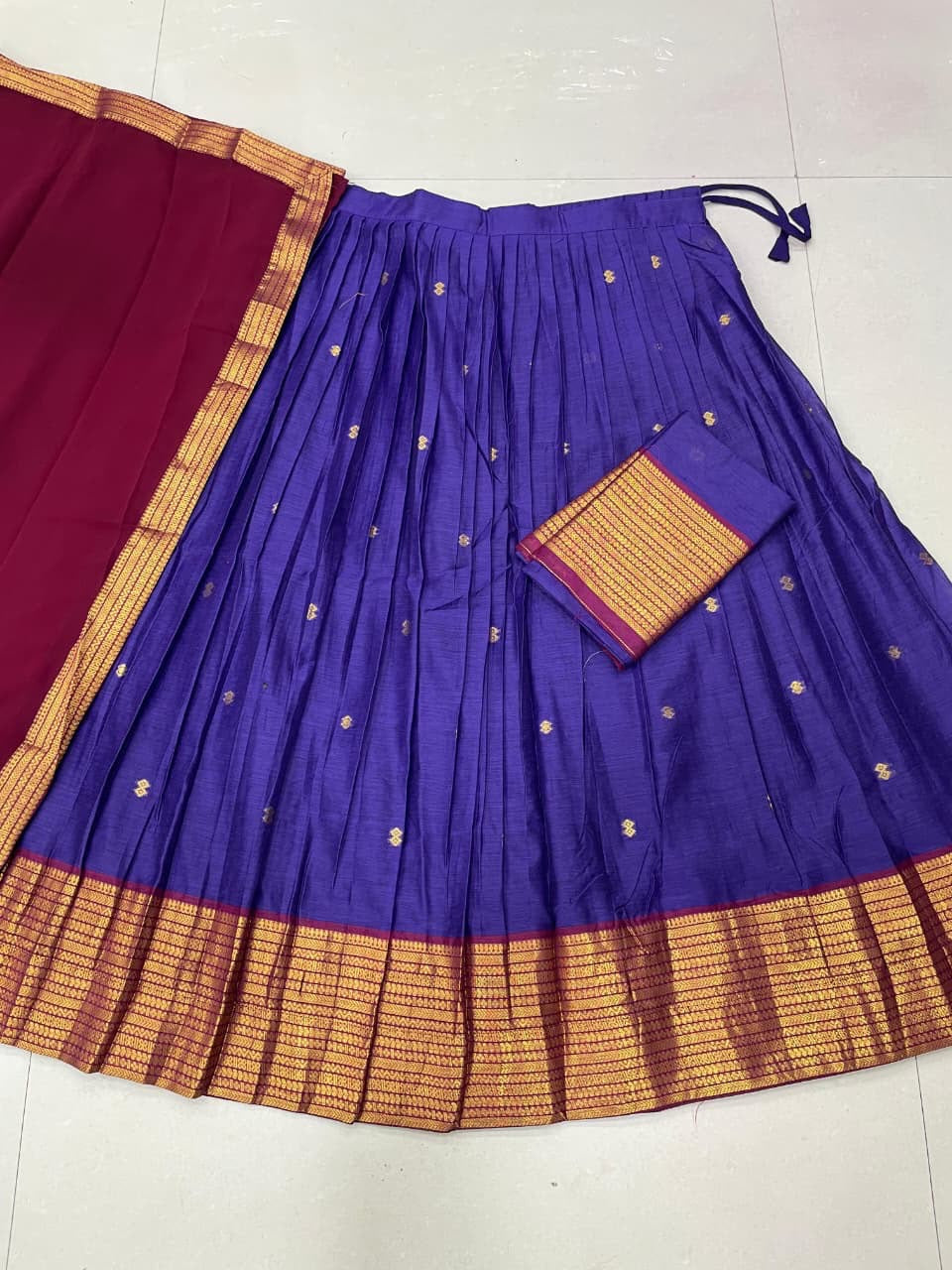 MEERANI - KANCHI COTTON DHAVANI ( SEMISTITCHED)