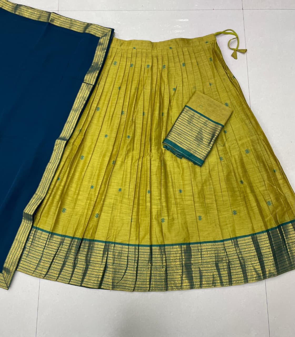 MEERANI - KANCHI COTTON DHAVANI ( SEMISTITCHED)
