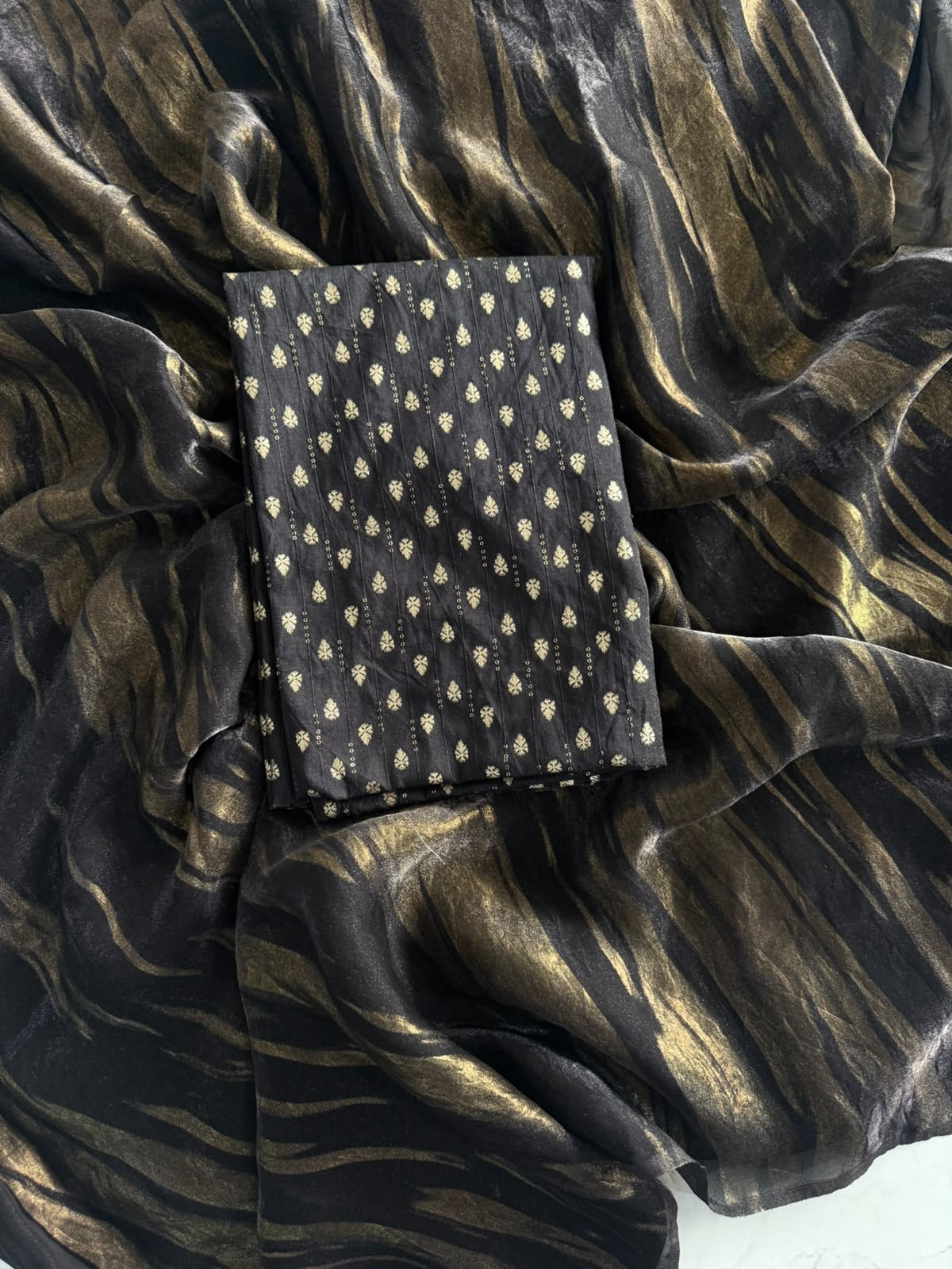 DHARAGA - ANTIQUE BLACK GOLD