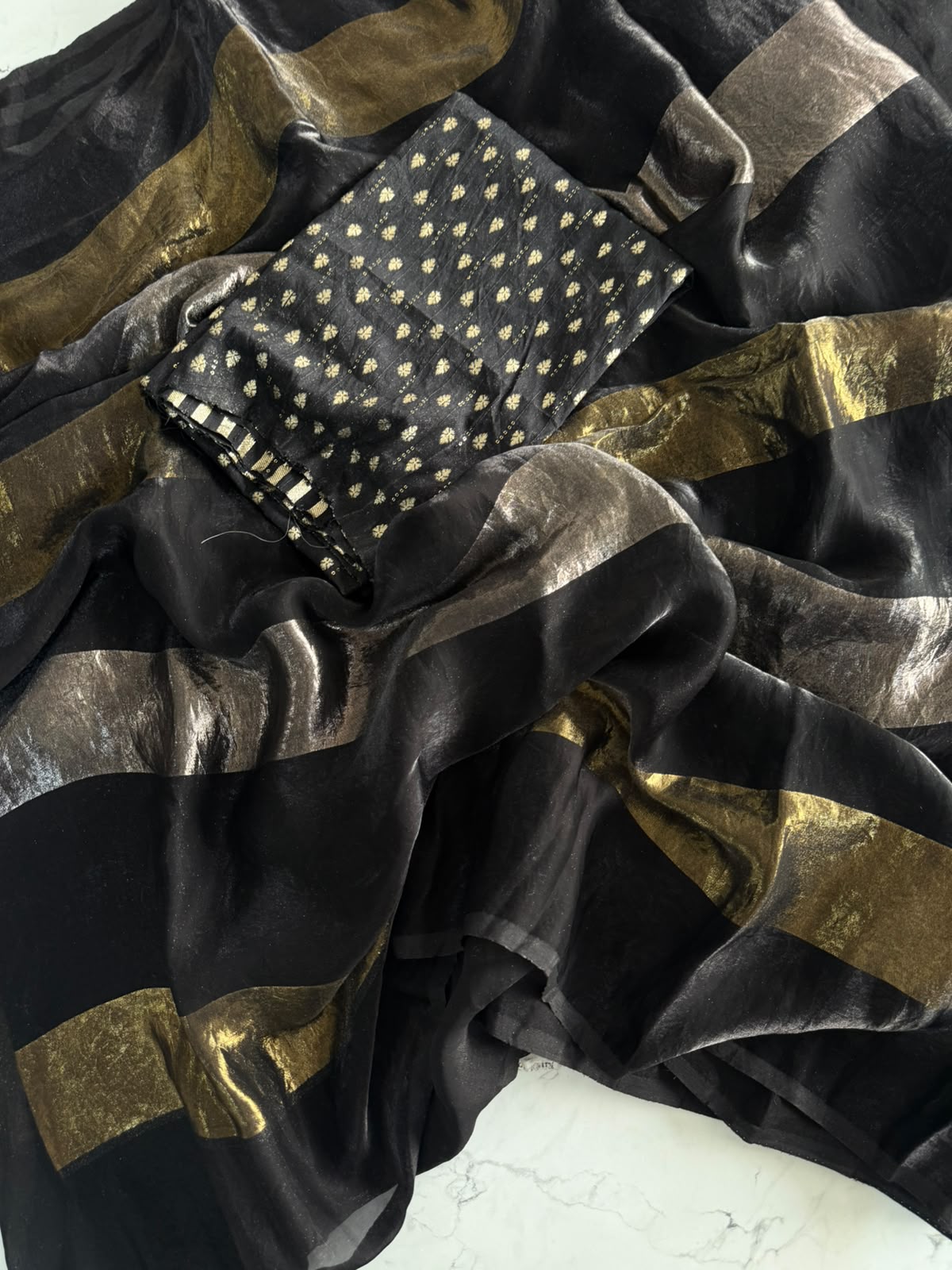 DHARAGA - ANTIQUE BLACK GOLD
