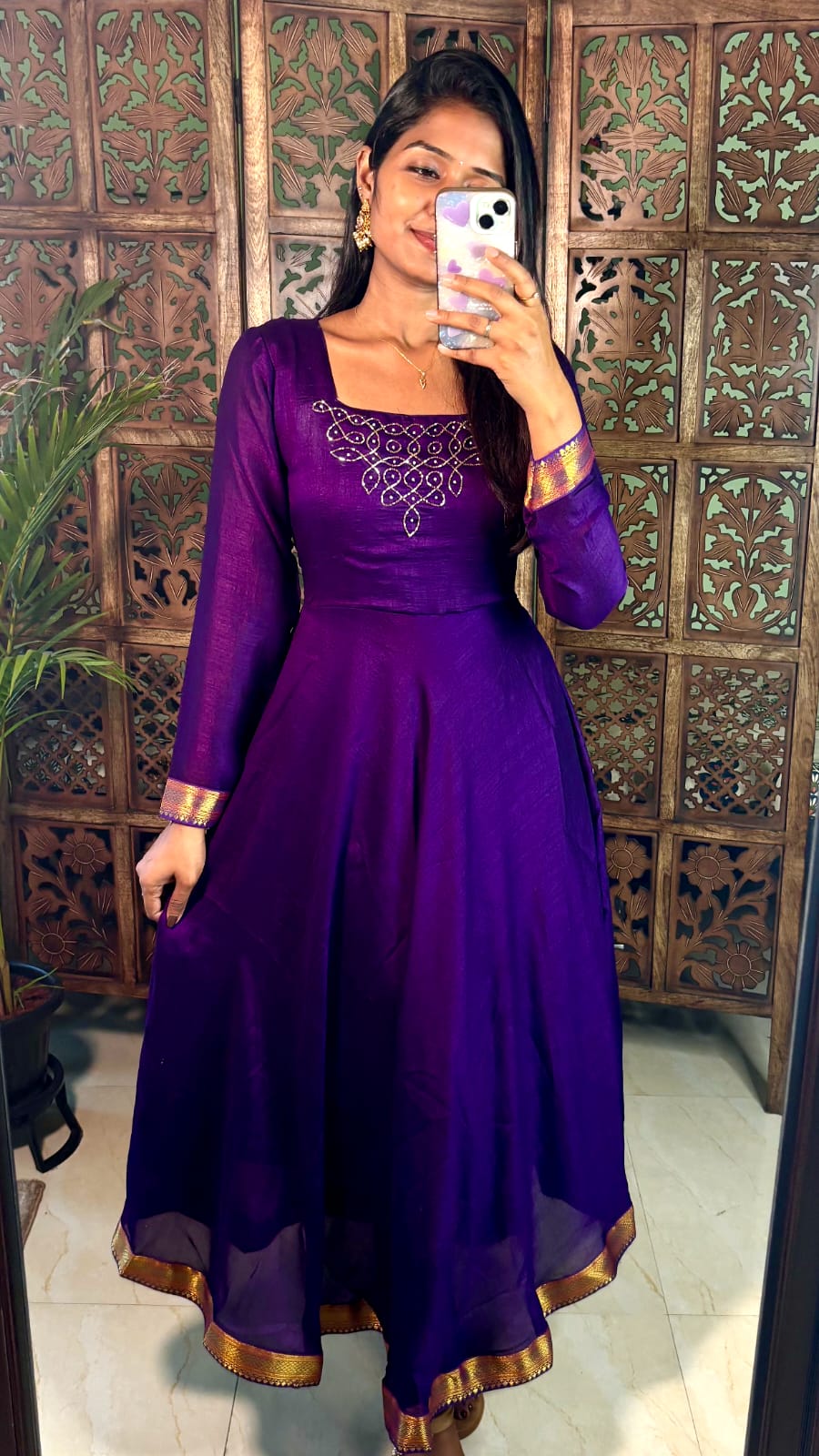 Kadhalar dhinam outfit