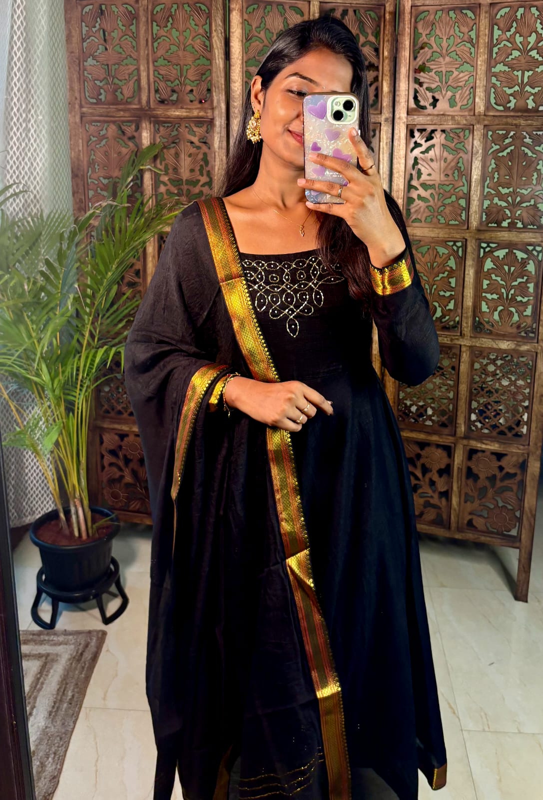 Kadhalar dhinam outfit