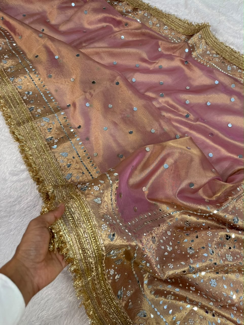 NILAKSHI -  MAHARANI TISSUE